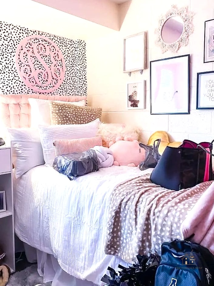 35 Brilliant Dorm Room Wall Decor to Copy Right Now 21 Removable Wall Decals