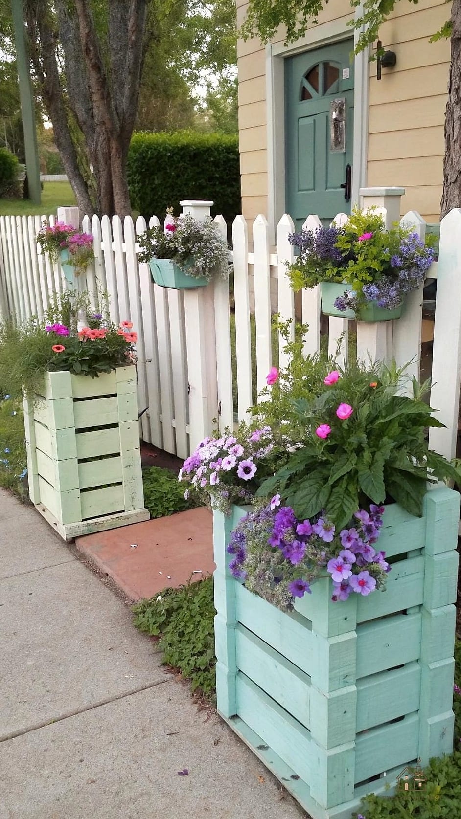 30 Amazing Front Yard Landscaping Ideas on a Budget 24 Repurposed Wood Pallet Planters