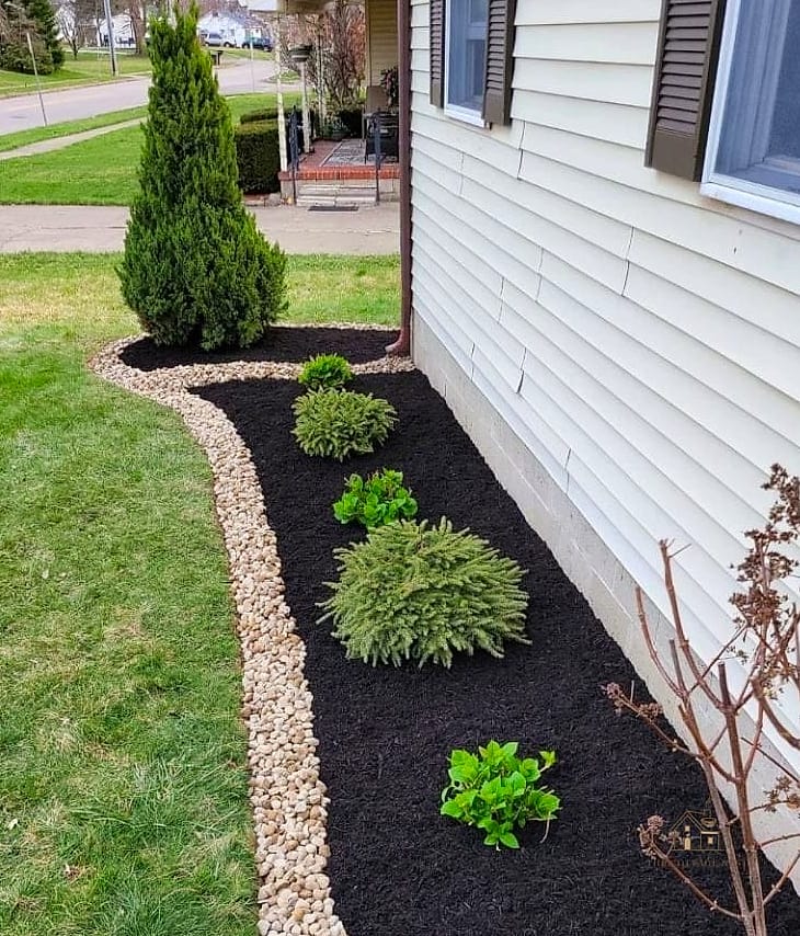 Rock and Mulch Combo Beds