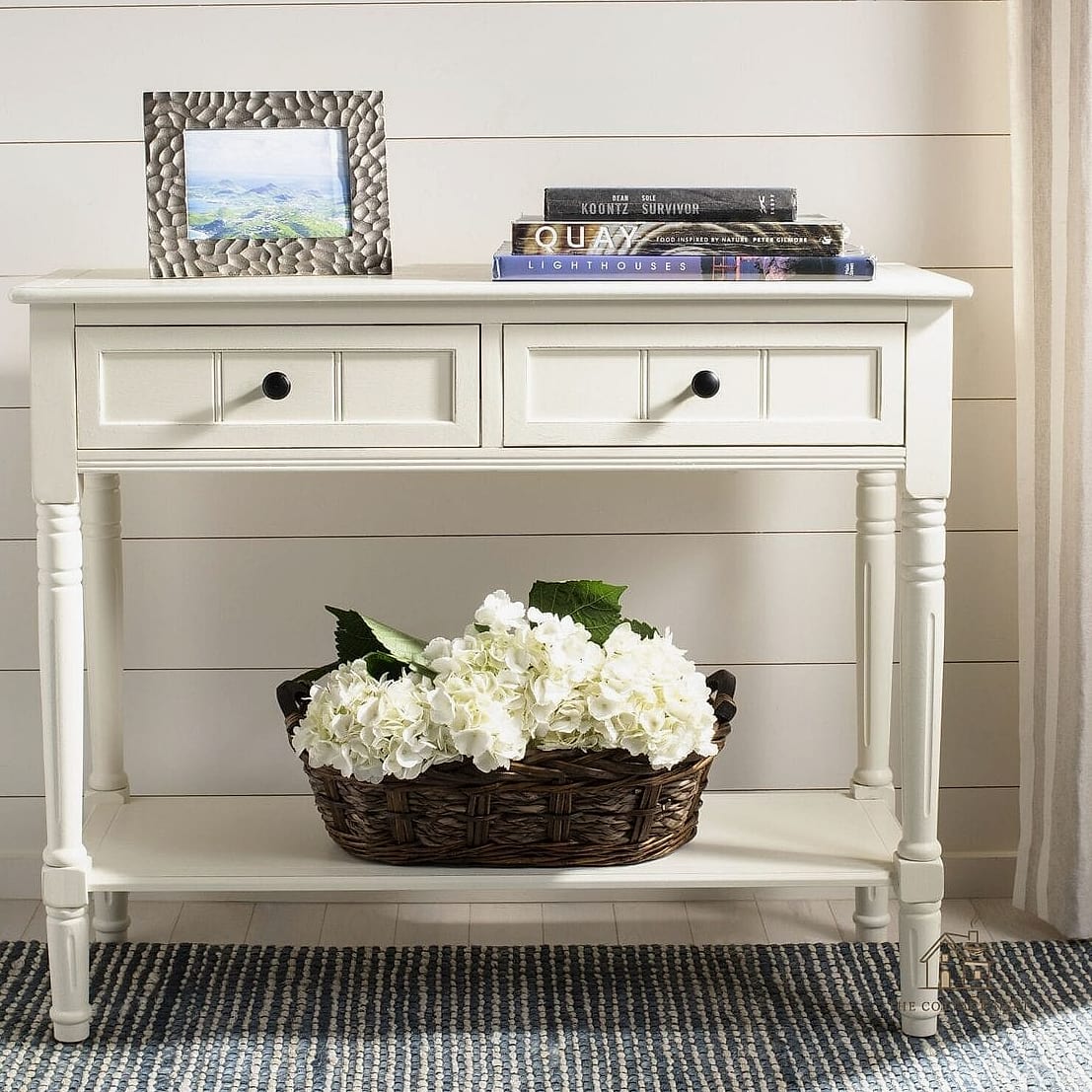 25 Chic Entryway Table Decor Ideas for a Beautiful Home 25 A Small Framed Family Photo