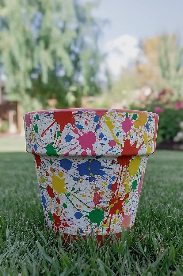 30 Amazing Flower Pots Painting Ideas on a Budget 20 Splatter Paint Pots for a Fun Accent