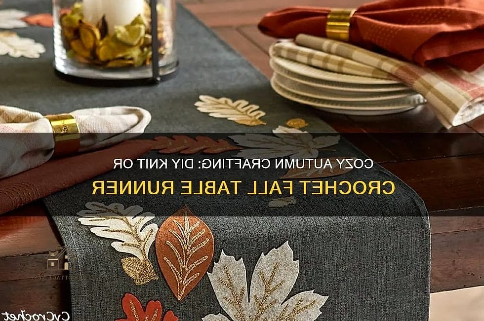 15 Creative Fall Dining Table Decor Ideas That Will Inspire You 6 A Table Runner Made From Cloth Napkins