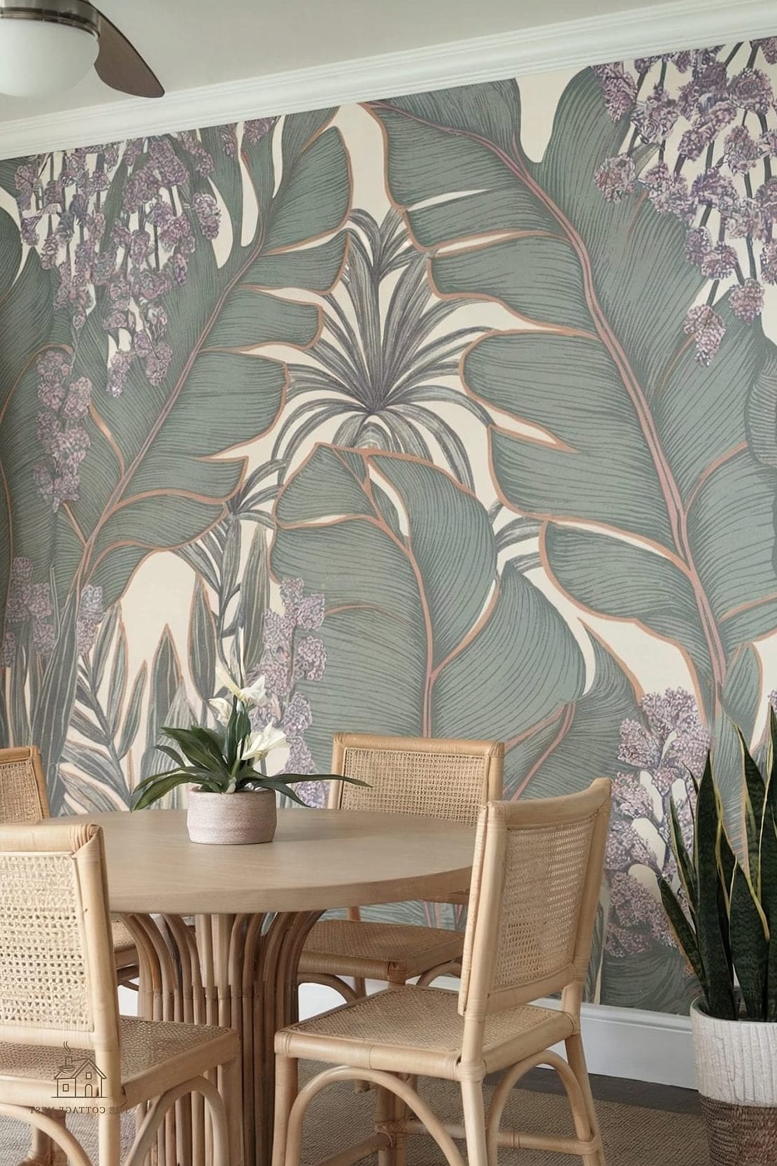 50 Beautiful Dining Room Wallpaper Ideas to Transform Your Space 19 Tropical Palm Leaf Wallpaper