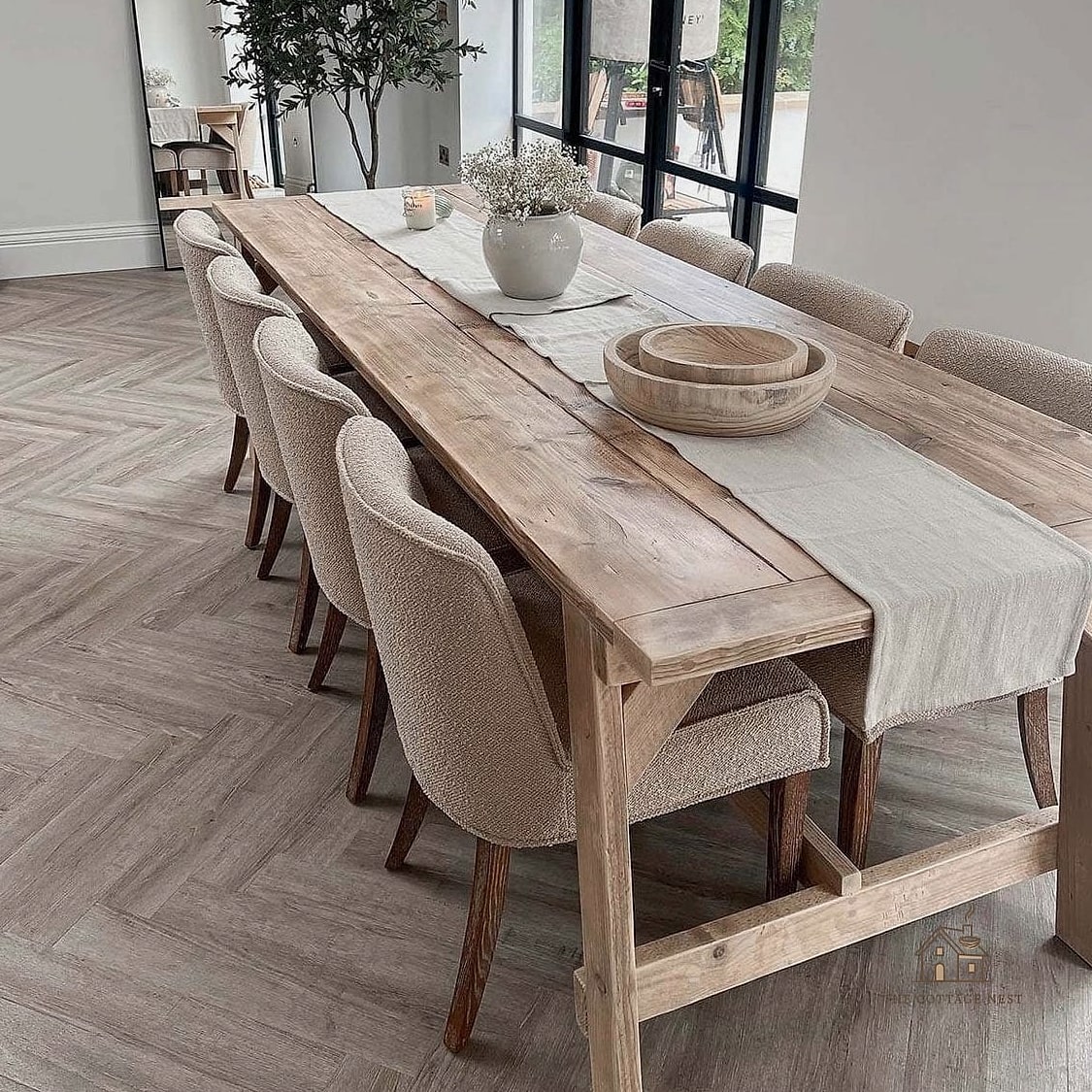 25 Chic Farmhouse Dining Room Table Ideas for a Beautiful Home 17 Two-Tone Farmhouse Table
