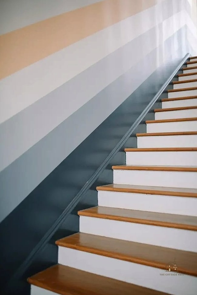 Two-Tone Split Stairs