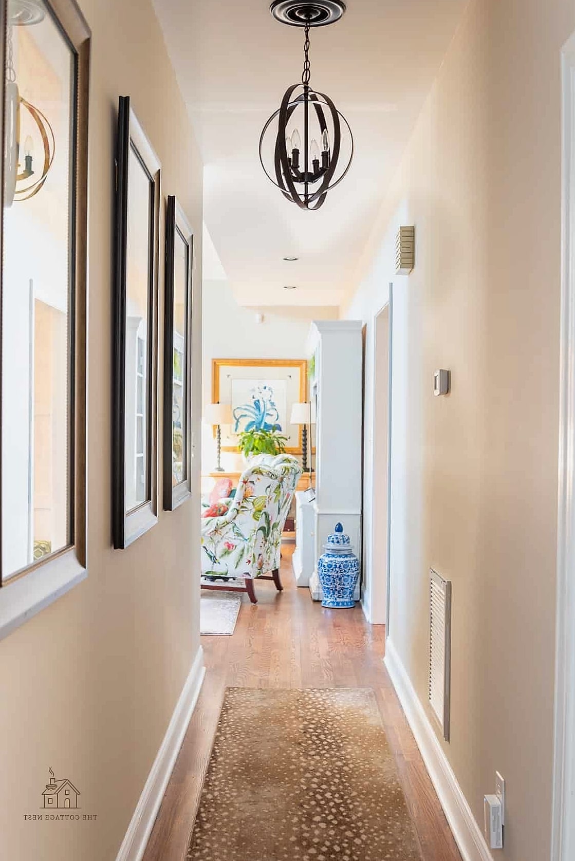 35 Creative Narrow Entryway Ideas That Will Inspire You 36 Two-Tone Painted Walls