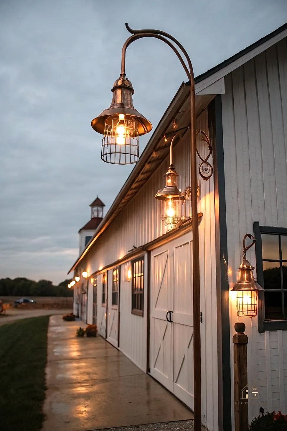 45 Stunning Garage Lighting Ideas You'll Absolutely Love 10 Vintage Barn Lights