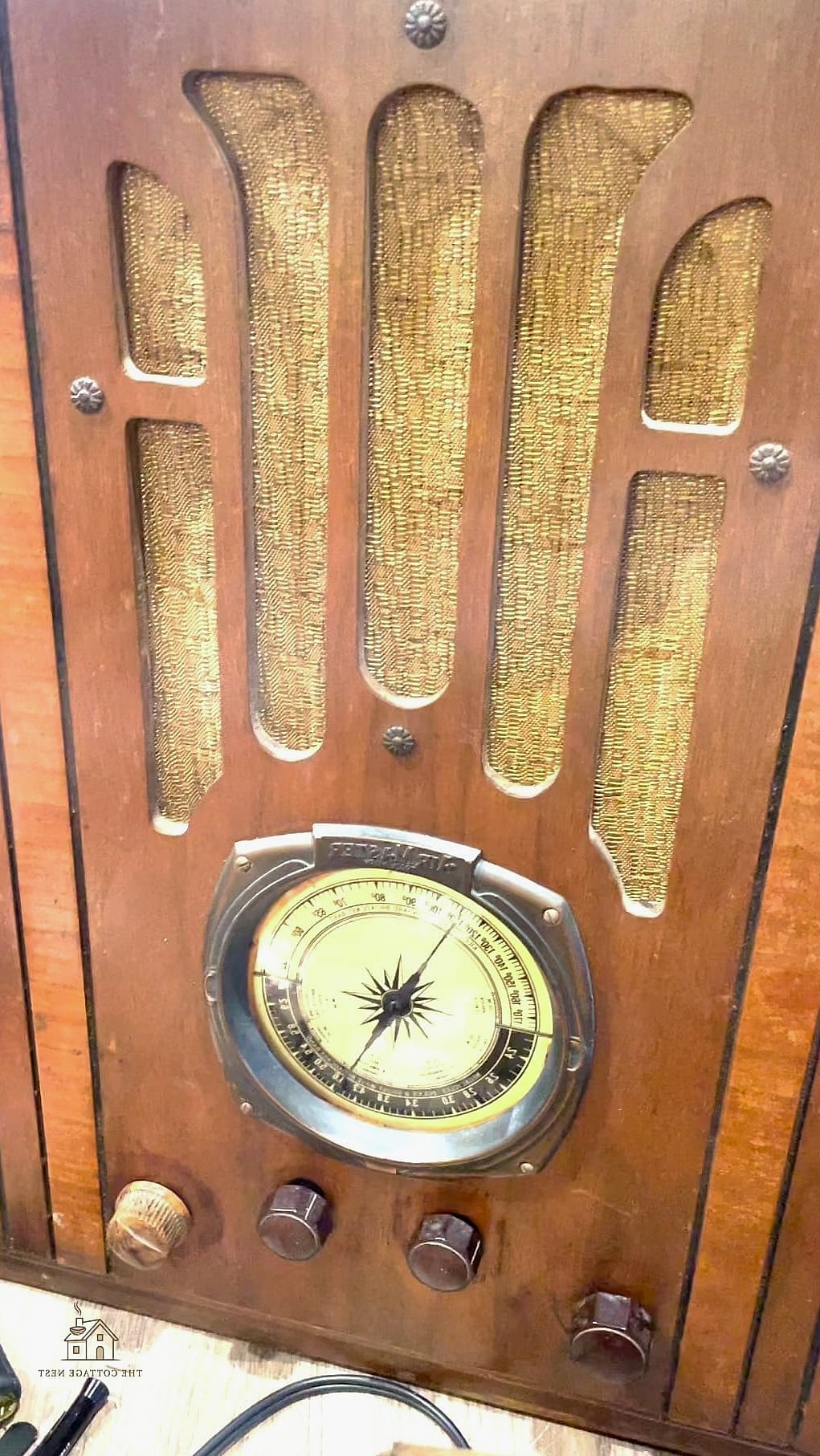 50 Clever Junk Garden Ideas Repurposed for Every Style 42 Vintage Radio Planter