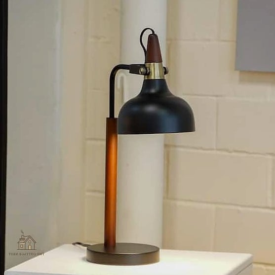 50 Beautiful College Dorm Desk Ideas to Transform Your Space 27 Vintage-Style Desk Lamp