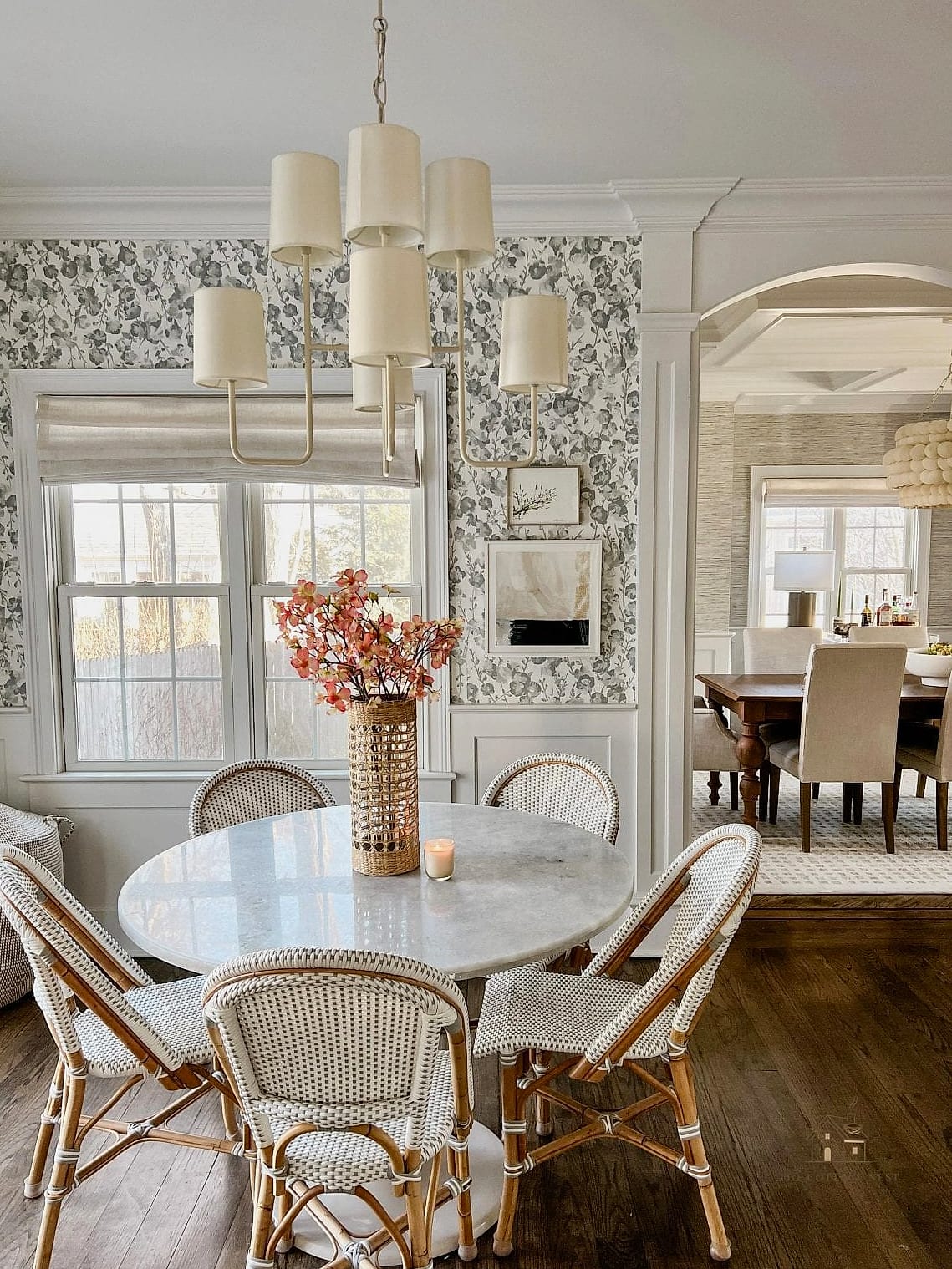 45 Gorgeous Dining Room Paint Color Ideas That Are Totally Doable 41 Warm White with Trim Contrast