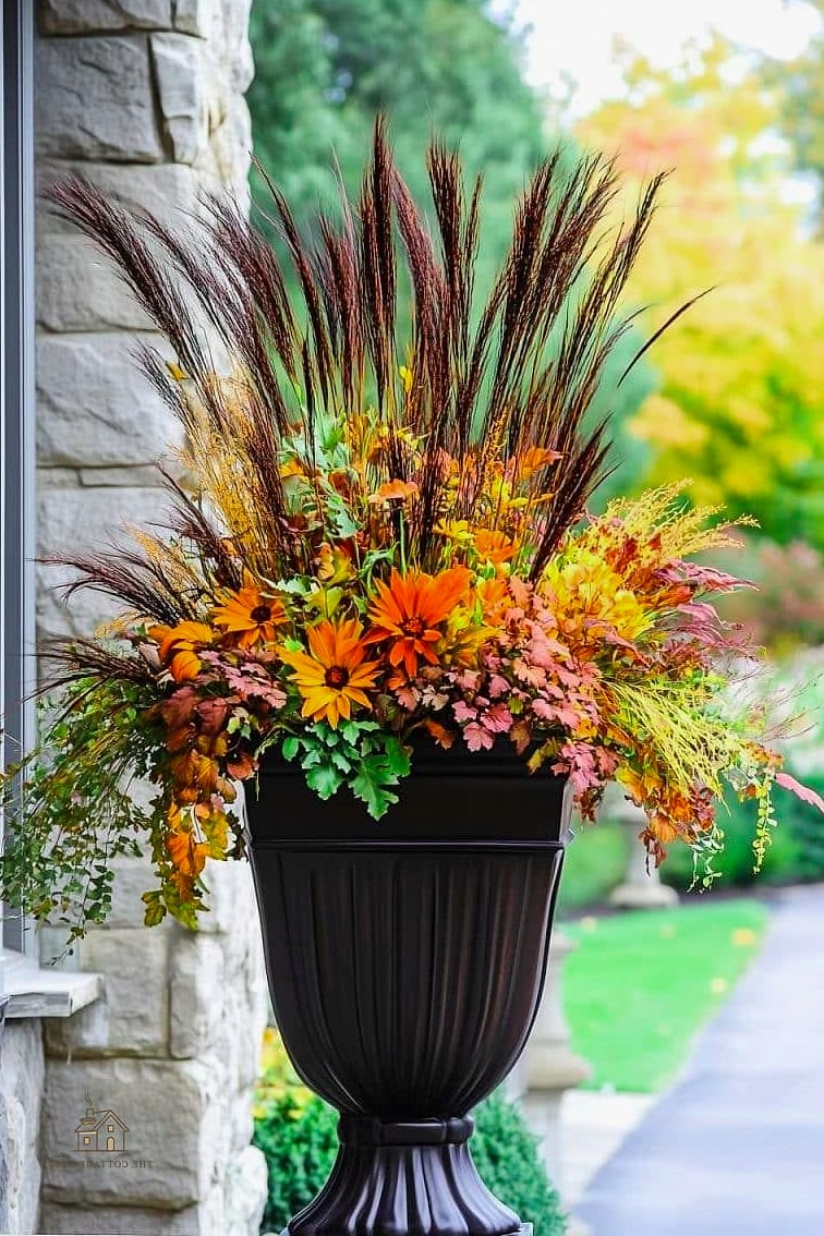 15 Brilliant Fall Outdoor Planter Ideas to Copy Right Now 11 White Ceramic Pots with a Single Statement Plant
