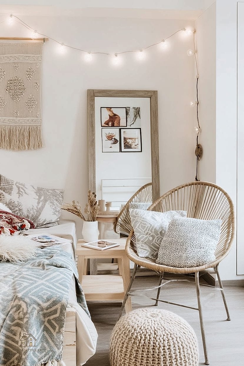 30 Beautiful Boho Dorm Room to Transform Your Space 17 Wooden Bead Garland