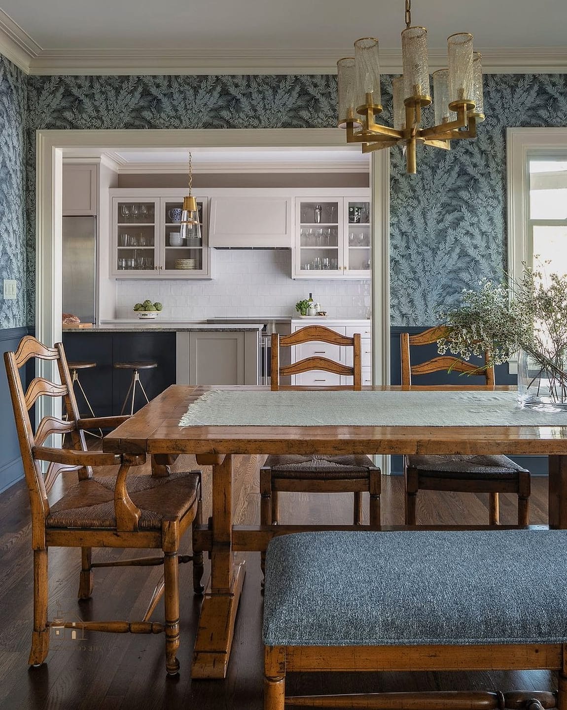 50 Beautiful Dining Room Wallpaper Ideas to Transform Your Space 13 Wood-Look Wallpaper