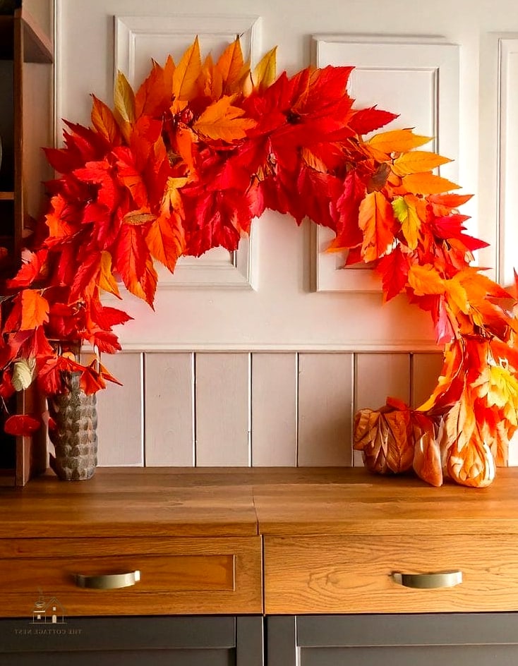 15 Brilliant Fall Kitchen Decor to Copy Right Now 13 A Wreath or Garland on the Kitchen Window